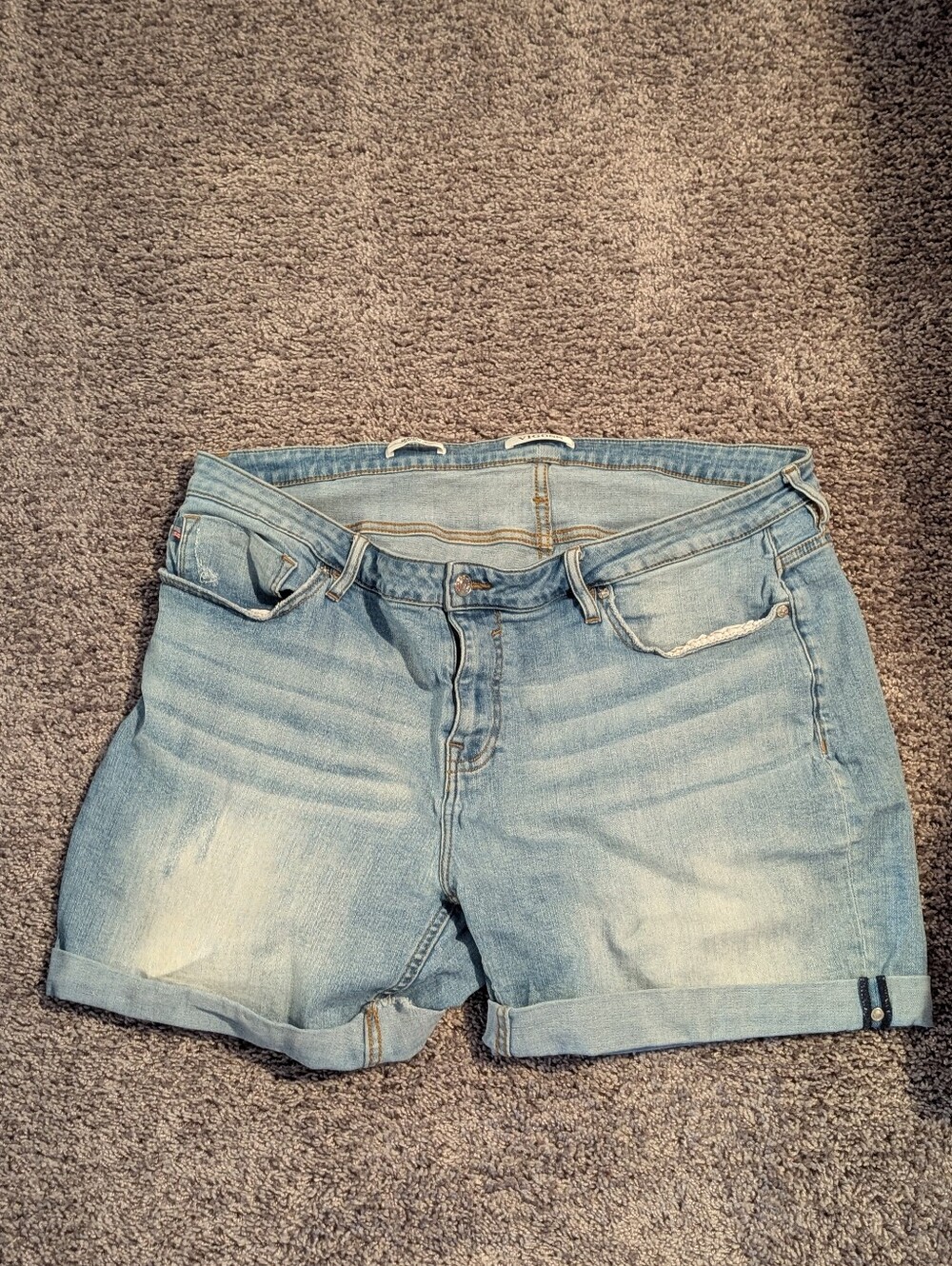 Vigoss Light Wash Rolled Hem Denim Shorts